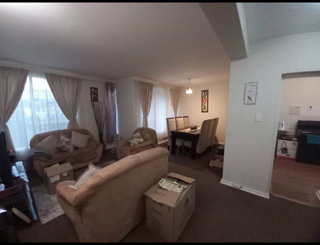 3 BEDROOM APARTMENT FOR SALE IN SASOLBURG EXT 23